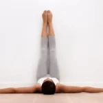 Aprovecha los beneficios de estirar tus piernas en la pared