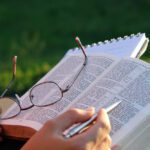 Aprovecha los beneficios de estudiar la Biblia