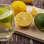 Aprovecha los beneficios del agua caliente con limón en ayunas