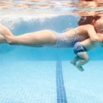 Aquí encontrarás los increíbles beneficios de la natación para bebés