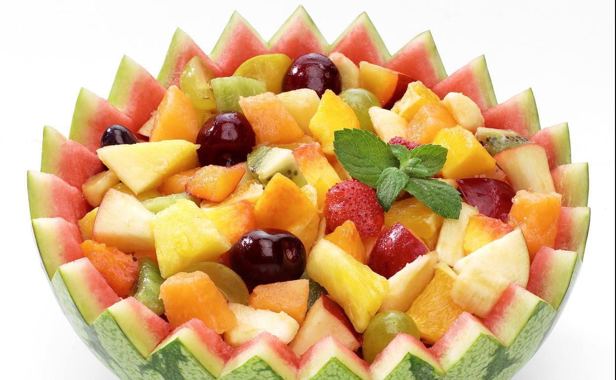 Beneficios de añadir ensalada de frutas a tu dieta - Bienestar Cósmico