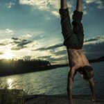 Beneficios de caminar con las manos