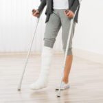 Beneficios de caminar con muletas