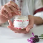 Los increíbles beneficios de la crema de rosa mosqueta
