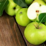 Los increíbles beneficios de la manzana verde por la noche
