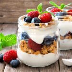 Los increíbles beneficios de tomar yogur en el desayuno