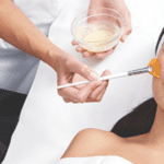 Los múltiples beneficios de exfoliar la piel del cuerpo