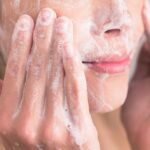 Luciendo una piel radiante: los beneficios de la crema hidratante facial