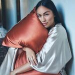 Beneficios de dormir con almohadas de seda
