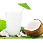 Beneficios del agua de coco en ayunas