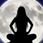 Brillando bajo la luna llena: Los beneficios de la meditación