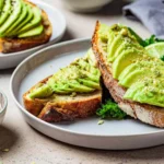 Deliciosos beneficios del aguacate en tu desayuno