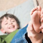 Desata la alegría: los beneficios de las cosquillas
