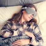 Duerme mejor con un antifaz: beneficios y tips
