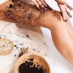 Mejora la textura de tu piel con exfoliación café