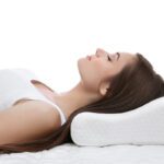 Mejora tu piel mientras duermes: beneficios de dormir boca arriba