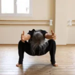 Mejora tu salud con la postura de malasana