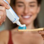 Mejora tu salud con un simple hábito: cepillar los dientes después de comer