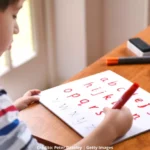Potencia tu cerebro: beneficios de escribir con la mano no dominante