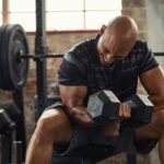 Potencia tu cuerpo: beneficios de las pesas para hombres
