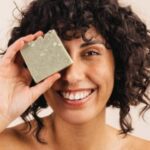 Secretos de belleza: los increíbles beneficios del jabón de azufre para tu cabello