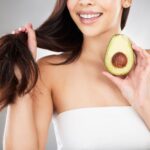 Secretos de la pepa de aguacate para un cabello perfecto