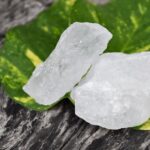 Secretos de la piedra alumbre para unas axilas perfectas
