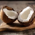 Secretos del agua de coco para una piel radiante