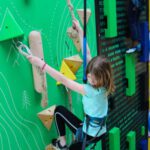 Subiendo a nuevas alturas: beneficios del escalado para niños